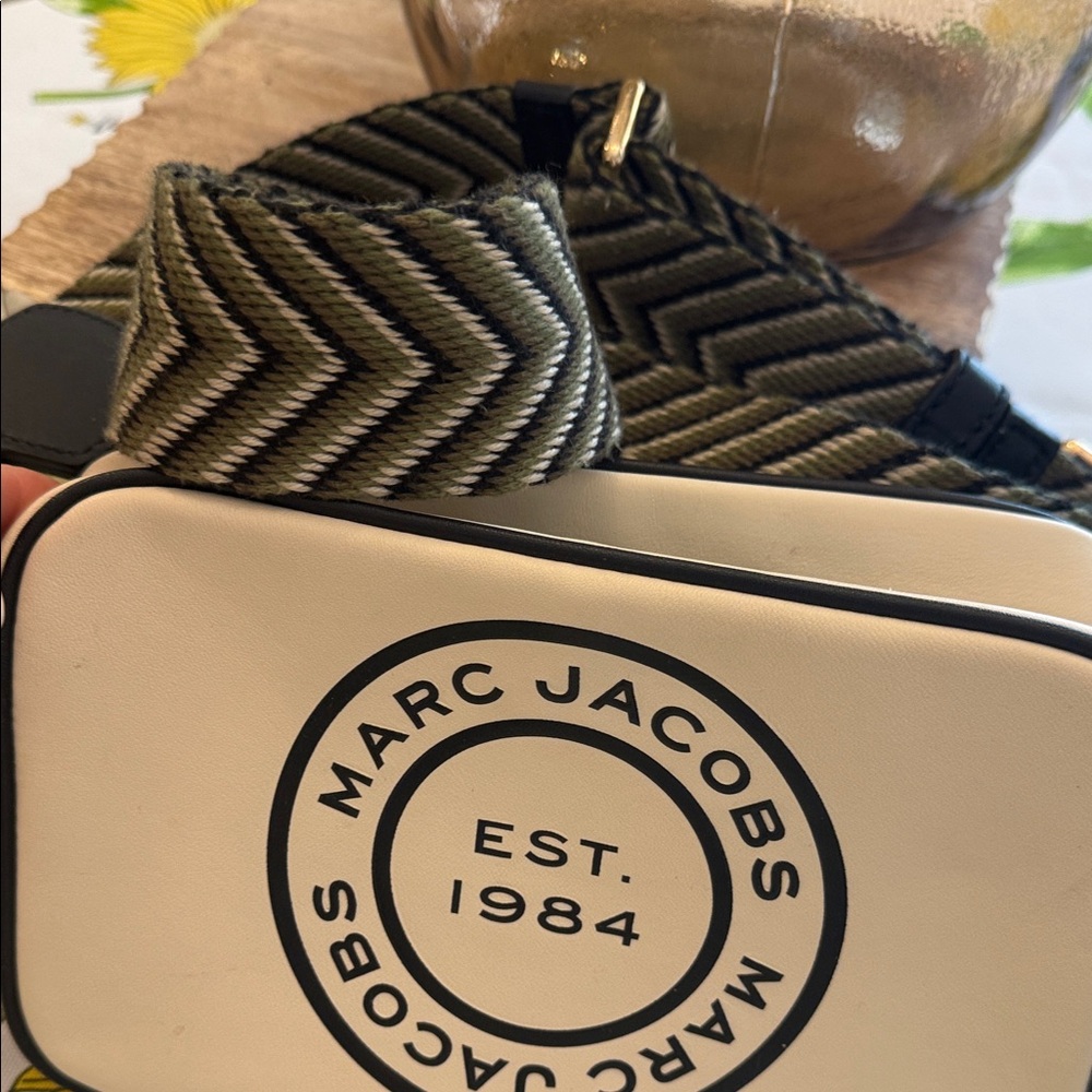Marc Jacobs Cream and Black Crossbody Bag - Picture 4 of 4